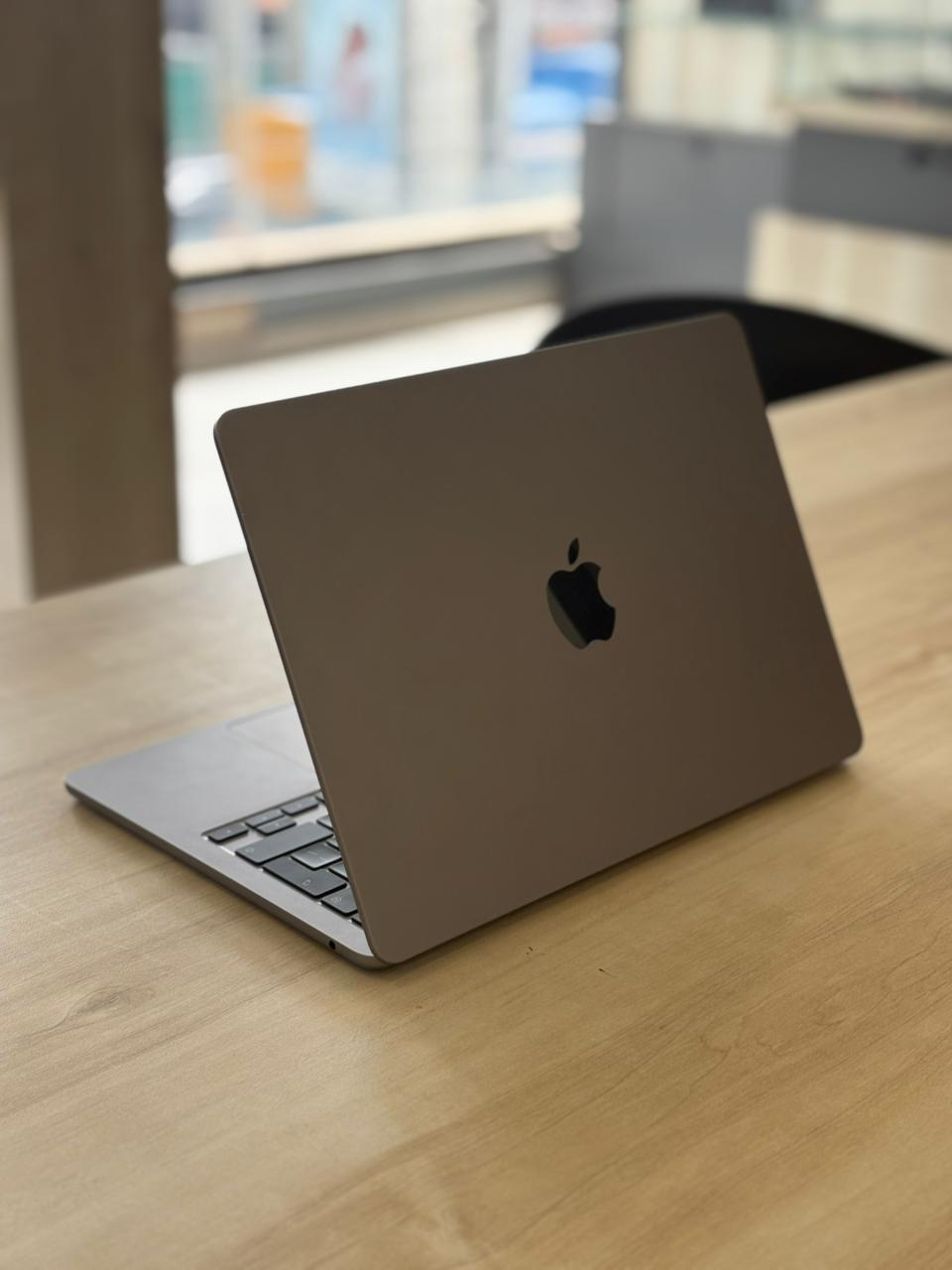 MACBOOK M2 AIR